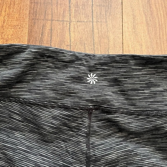 Athleta Womens cropped leggings Sz small lattice design black/gray heathered - Picture 7 of 7